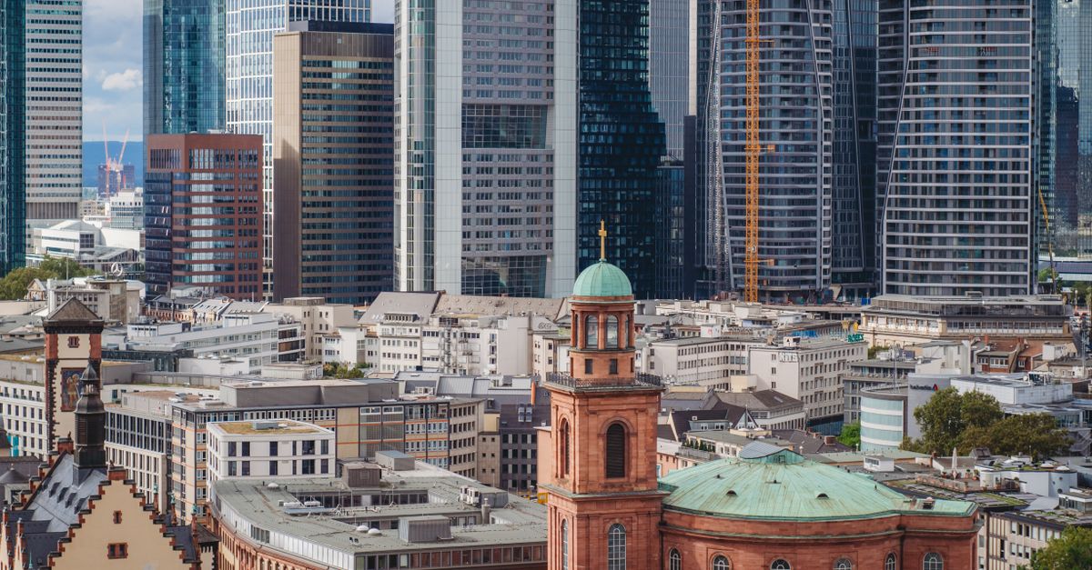 Stunning view of Frankfurt's skyline featuring the historic Paulskirche amidst modern skyscrapers.