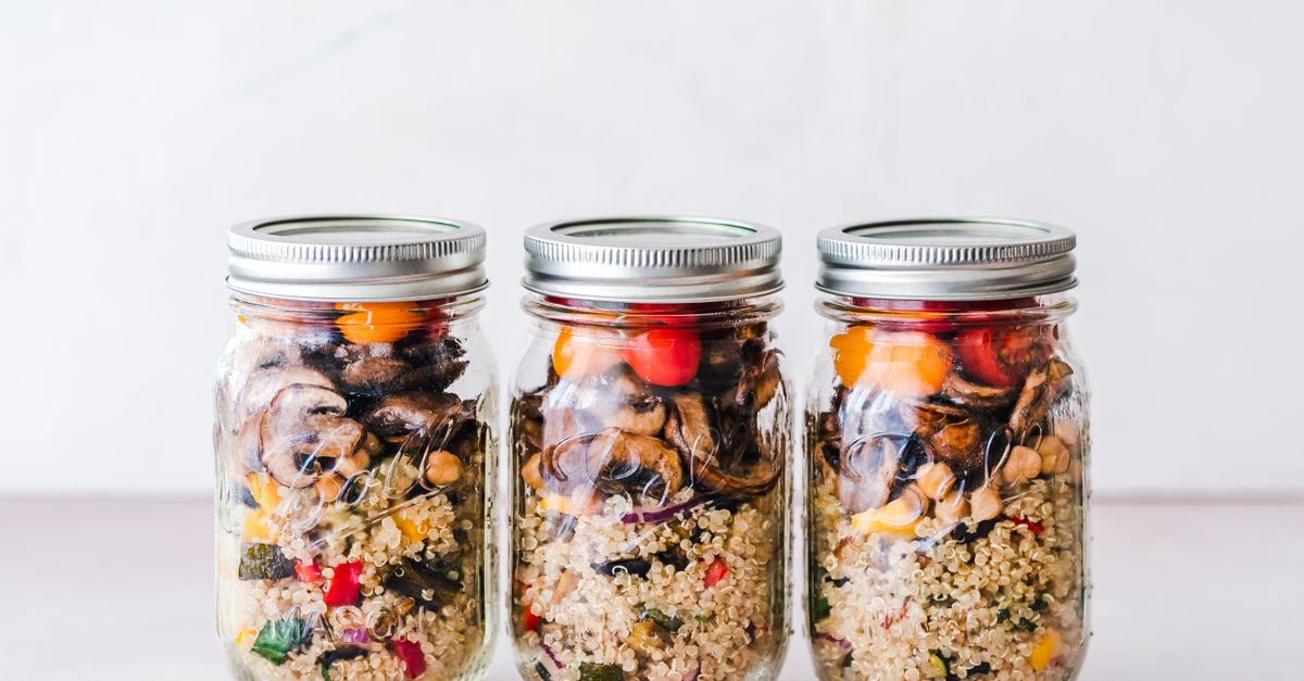 Colorful quinoa salad jar with roasted veggies, ideal for healthy meal prep.