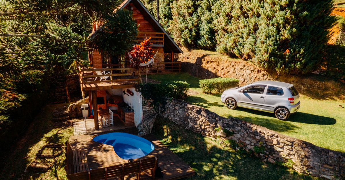 Cozy bungalow with a pool surrounded by lush trees in Sao Bento do Sapucai, Brazil.