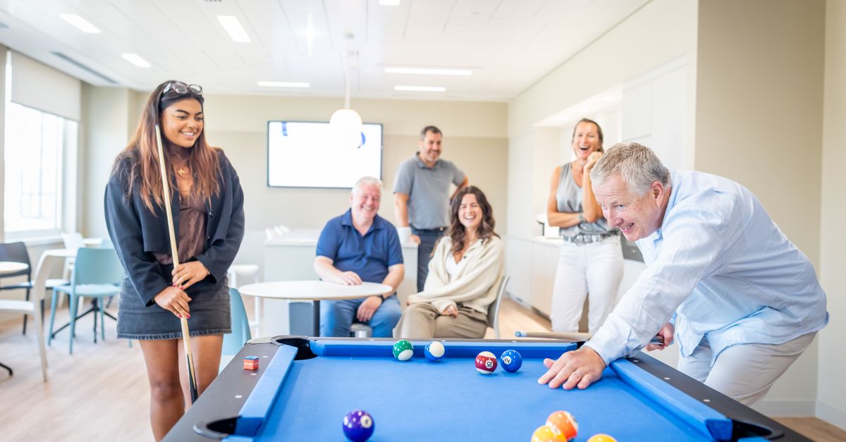 Free stock photo of colleagues, colleagues talking, laughing